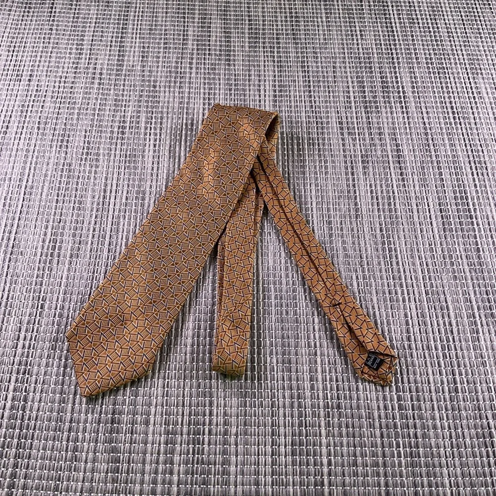 Ike Behar New York Mens Silk Necktie Geometric Triangle Pattern Copper Gold Navy